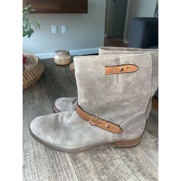Coach Amy Boot 9B Women’s Taupe Booties Suede - Picture 4 of 8